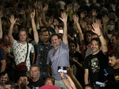 Votación de la asamblea en la que han decidido abandonar la protesta en Barcelona.