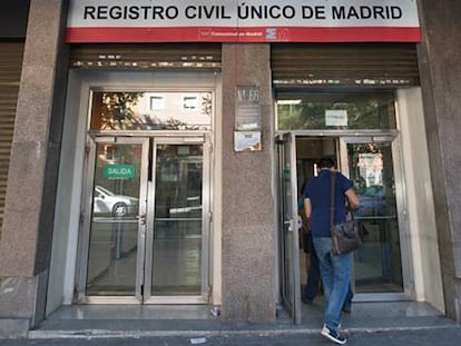 Oficines del registre civil de Madrid. En vídeo: Les vacances d'estiu són el període en el qual més es deterioren les relacions de parella.