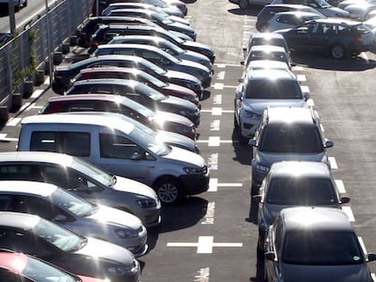 Vehículos en un concesionario de Madrid / En vídeo, ¿tienen los vehículos diésel los días contados? (QUALITY)