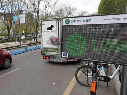 FOTO: Dispositivo de medición de contaminación instalado en Madrid. / VÍDEO: Declaraciones de Raúl Morales, director de comunicación de Faconauto.