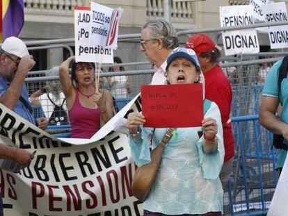 Manifestación de pensionistas frente al Congreso de los Diputados, el 19 de septiembre.