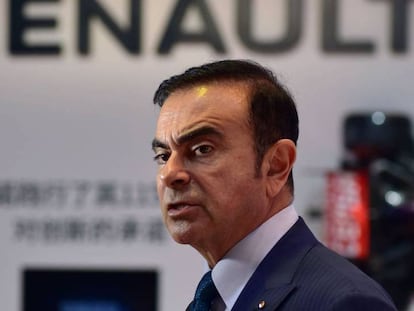 Carlos Ghosn en una feria del automóvil en Shanghai, en 2015. En vídeo, declaraciones del CEO de Nissan, Hiroto Saikawa. (REUTERS)