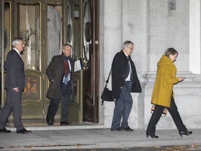 Magistrados salen del Supremo tras decidir sobre las tasas de las hipotecas. En vídeo, la sentencia de las hipotecas muestran la profunda fractura del Supremo.