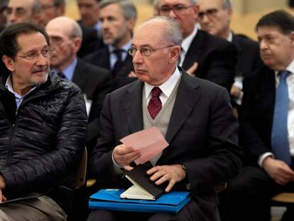 Rodrigo Rato (derecha) junto al exconsejero de Caja Madrid José Antonio Moral Santín. En vídeo, la declaración del expresidente de Bankia.