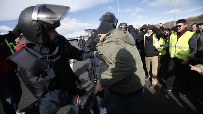Images from the day’s protests (Spanish narration).