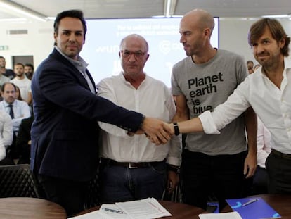 Los ‘señores’ de los VTC: quiénes son y qué van a hacer ahora que Uber y Cabify se van de Barcelona