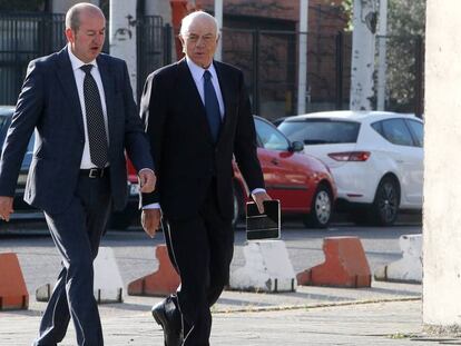 El expresidente de BBVA, Francisco González, a su llegada a la Audiencia Nacional de San Fernando de Henares para declarar como testigo en el juicio por la salida a Bolsa de Bankia.