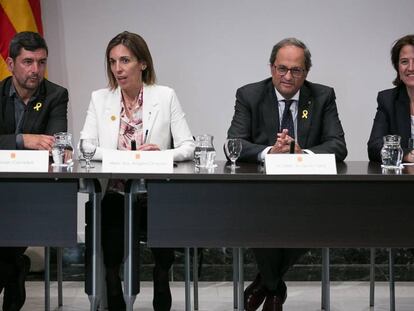 D'esquerra a dreta, Joan Canadell, la consellera Àngels Chacón, el president Quim Torra i la presidenta de l'ANC, Elisenda Paluzie. En vídeo, declaracions del nou president de la Cambra de Barcelona.