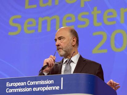 Pierre Moscovici, comisario europeo de Asuntos Económicos, este miércoles. En vídeo, declaraciones de la ministra de Economía en funciones, Nadia Calviño.