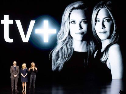 Steve Carell, Reese Witherspoon y Jennifer Aniston, en la presentación de AppleTV+. En vídeo, promoción de AppleTV.
