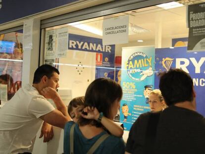 Viajeros de Ryanair en la huelga de julio de 2018. En vídeo, las recomendaciones de la Organización de consumidores (OCU).