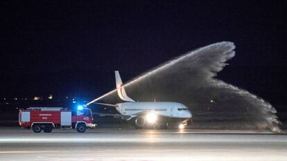 Bautizo del Boeing 737 tras aterrizar en el aeropuerto de Ciudad Real.