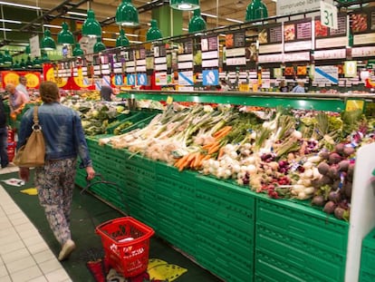 Hipermercado Alcampo en Coia, Vigo. En vídeo, Ileana Izverniceanu, portavoz de la OCU, comenta las conclusiones a las que ha llegado este año la organización.