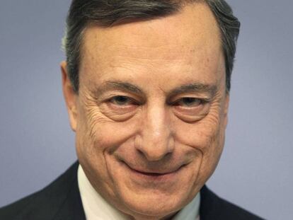 Mario Draghi, presidente del Banco Central Europeo, sonríe a su llegada a una rueda de prensa en Fráncfort, en marzo de 2018. En vídeo, última comparecencia de Dragui.