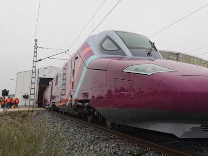 Tren AVLO de Renfe, en los talleres de Villaseca de La Sagra. En vídeo, Renfe presenta AVLO su nuevo AVE 'low cost'.