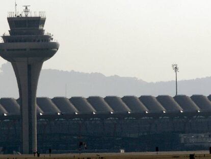 Imagen del aeropuerto Adolfo Suárez Madrid Barajas. En vídeo, el audio del comandante del avión.