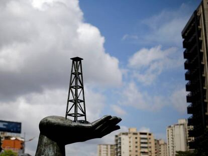 Imagen de la sede de PDVSA en Caracas. En vídeo, Maduro anuncia una reforma de la industria petrolera.