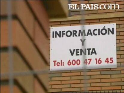 Mala época para la venta de viviendas en nuestro país ya que la crisis inmobiliaria, basada principalmente en la limitación del crédito, el alza del Euríbor y el aumento del paro, sigue incrementando. Después de tres meses de bajada, en marzo se dejaban de vender un 38, 5% de casas, con respecto al mismo periodo hace un año. En total en se registraban 46.074 transacciones.Donde más se ha acusado este parón es en las casas de segunda mano, cuya compraventa ha bajado un 46.4%.
