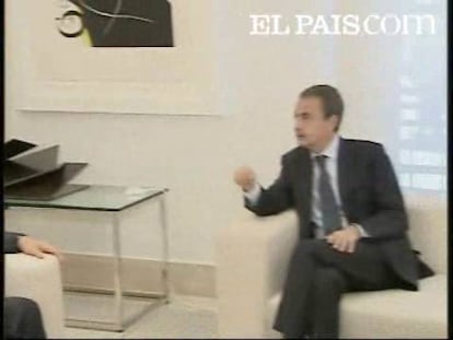 El Grupo Santander ha confirmado esta tarde que negocia con el Gobierno venezolano la venta de su filial en el país suramericano. La entidad que preside Emilio Botín ha reconocido en un comunicado que tenía previsto vender el banco a un inversor privado venezolano, pero sin llegar a un acuerdo de compraventa. La vicepresidenta del Gobierno, María Teresa Fernández de la Vega, ha dicho que "no habrá ningún tipo de intervención" por parte del Gobierno.