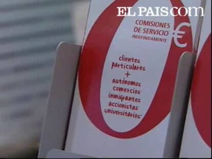 Las cifras de morosidad se han disparado. Cada vez son más las familias y empresas que dejan de pagar las deudas que han contraído con los bancos y cajas. Así, la morosidad de los créditos concedidos por las entidades financieras españolas superó la cota del 2 por ciento en julio por primera vez en diez años, según los datos publicados por el Banco de España. Superar esa barrera psicológica del 2 por ciento hasta situarse en el 2,148 por ciento es un dato preocupante, como preocupante es su ritmo de crecimiento, en el último año, los impagos han avanzado a un ritmo superior al 200 por ciento.