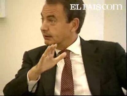 Esta tarde, el presidente del Gobierno, José Luis Rodríguez Zapatero, ha recibido en el Palacio de la Moncloa a directivos de seis grandes entidades financieras con el fin de analizar la situación económica. Han acudido puntuales a la cita; nunca antes se habían sentado todos juntos con el presidente del Gobierno, aunque nunca antes la situación de la economía había sido como la de ahora.