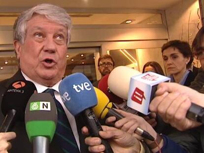 La CEOE da tiempo a Fernández para afrontar la denuncia de pagos en negro