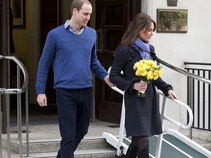 Los duques de Cambridge al abandonar el hospital este jueves. Foto: ALASTAIR GRANT (AP) / Vídeo: REUTERS-LIVE!