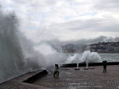 28 provincias están en alerta por viento, frío, oleaje o nieve