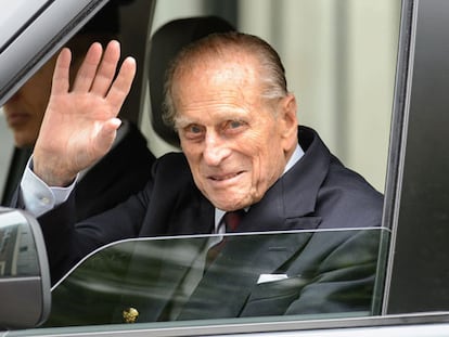 Felipe de Edimburgo abandona el hospital donde fue operado