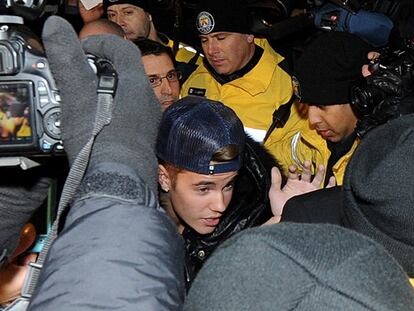 Justin Bieber conducido a la comisaría en Toronto.