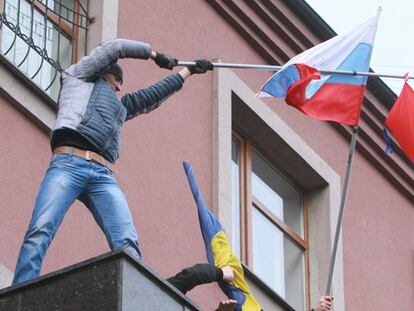 Banderas rusas ondean ya en Donetsk
