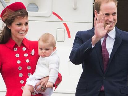 Los duques de Cambridge, con su bebé, llegan a Wellington.