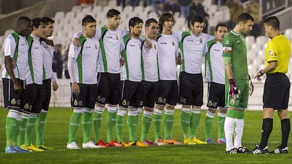 Plante de los jugadores del Racing a finales de enero en un partido de Copa del Rey por los impagos del club.