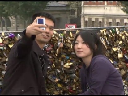 París no soporta tanto amor