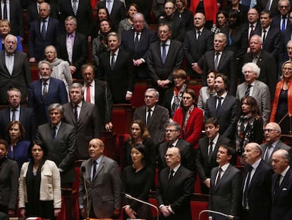 Emocionant cant de ‘La marsellesa’ a l’Assemblea Nacional de França