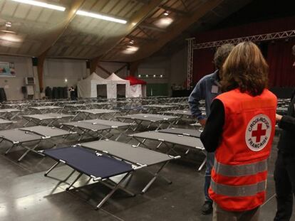 El centro de convenciones de Dignes les Baines se ha acondicionado para atender a los familiares.