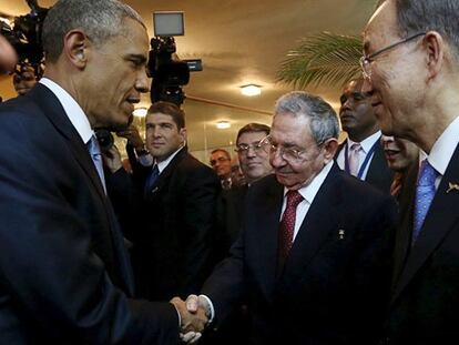El histórico saludo entre Barack Obama y Raúl Castro