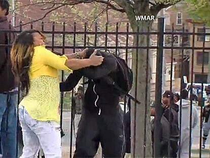 Imagen del vídeo en el que la mujer reprende a su hijo.