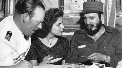 El oficial Ernst Hankiewicz, Marita Lorenz y Fidel Castro, en 1959.