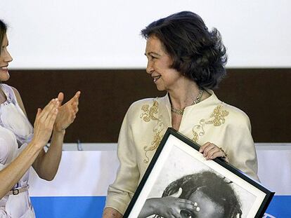 La reina Letizia, que ha entregado a doña Sofía el premio Ruiz-Giménez de UNICEF, le ha dicho: "Me lo has puesto muy difícil".