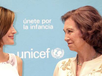 La reina Letizia y doña Sofía, hoy en los premios UNICEF.
