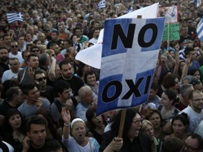 Manifestación a favor del no en las calles de Atenas.
