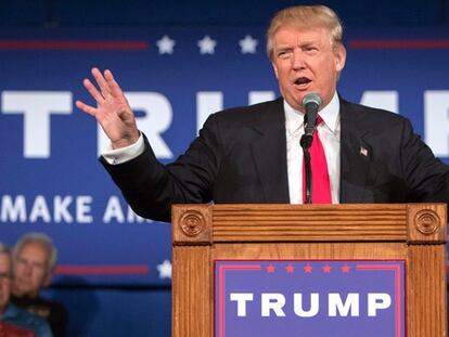 Donald Trump da el número privado de su oponente en directo