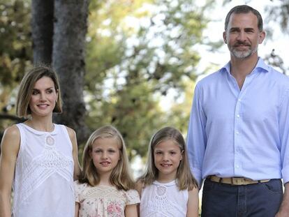 Los Reyes inician sus vacaciones en Palma con su posado en Marivent