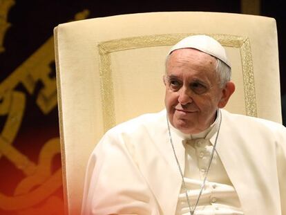 Una silla para el Papa hecha en la cárcel