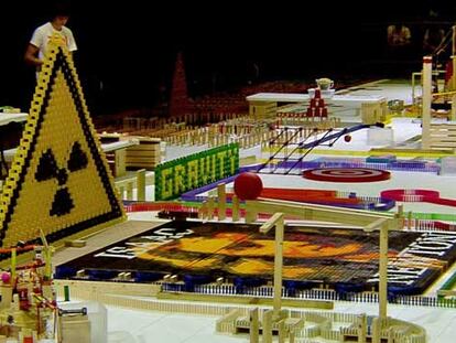 200.000 piezas de domino y un récord en el aire