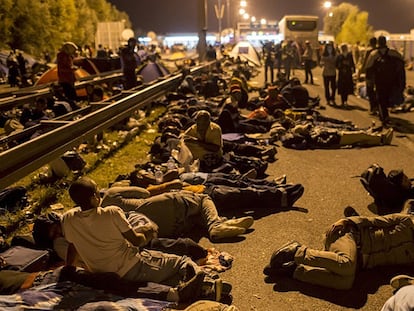 Refugiados: Varados en la frontera húngara