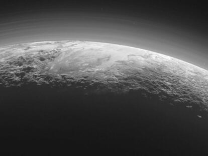 Así son las montañas y arroyos de Plutón