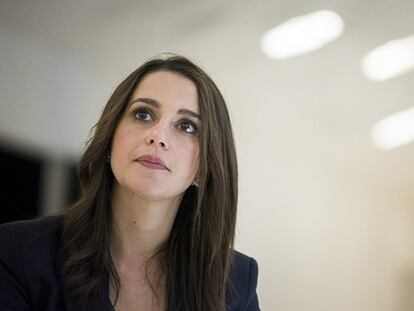 Arrimadas: “Si gana Mas, perderemos el pasaporte europeo”