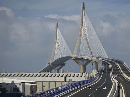 La construcción del puente de Cádiz en cuatro minutos